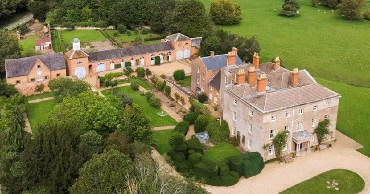 Newbold Pacey Hall - Country House Sale Virtual Tour Image