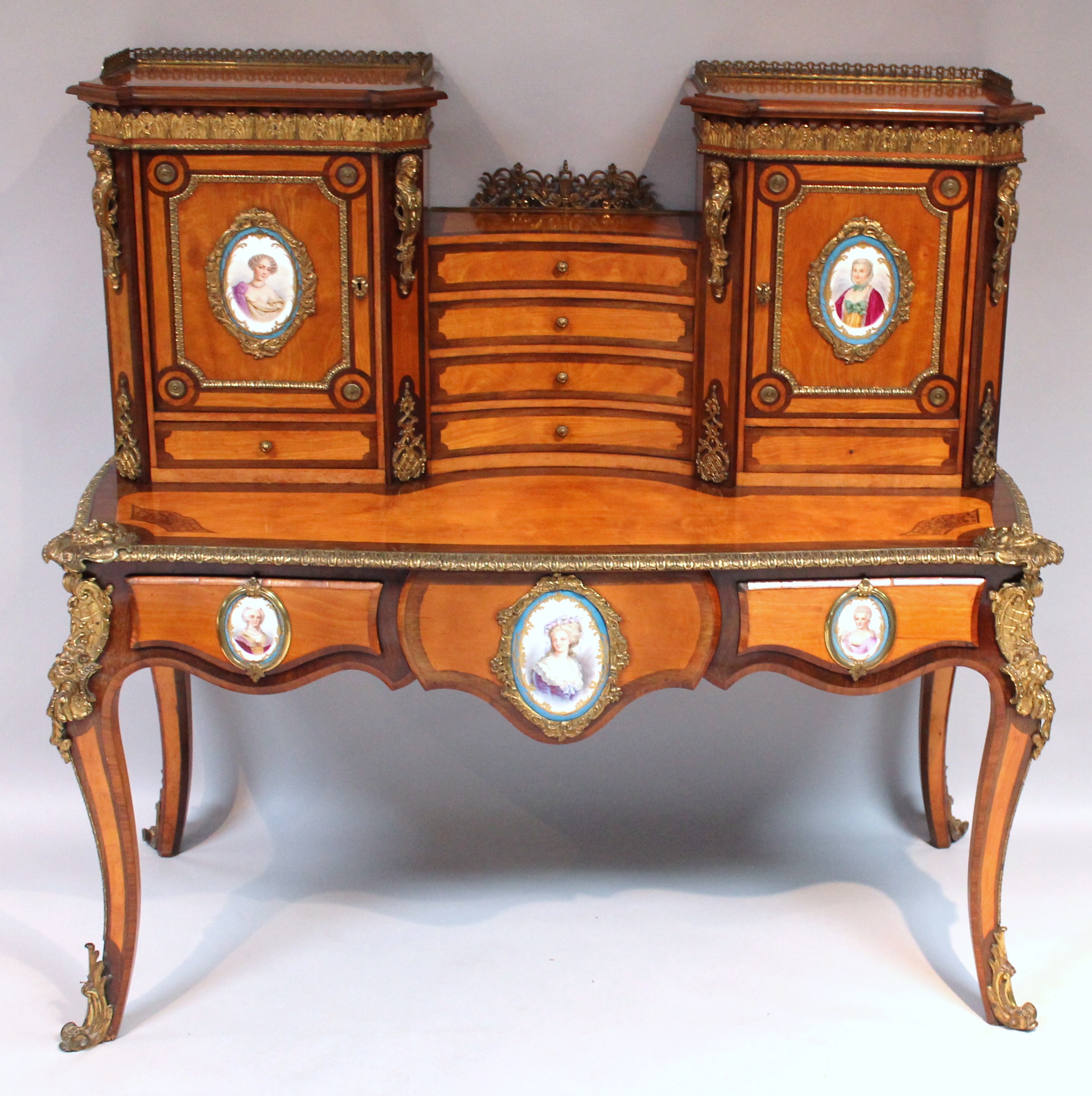 The influences of English taste furniture Image