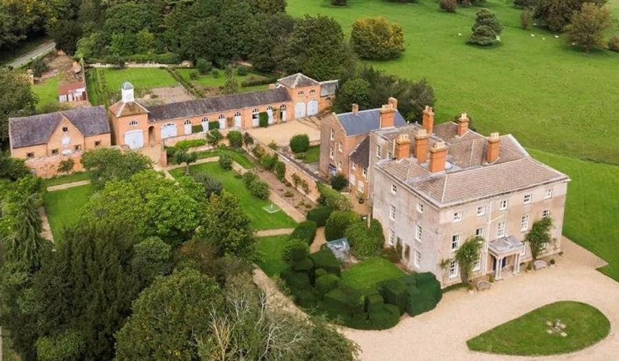 Newbold Pacey Hall - Country House Sale Virtual Tour Image