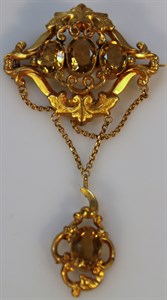 Lot1 A Victorian bloomed gold rococo style brooch