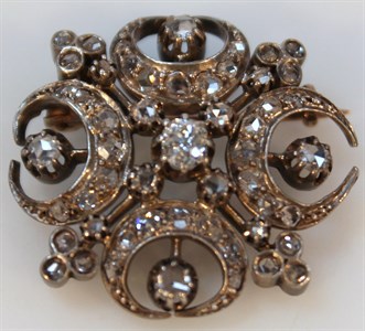 Lot2 A Victorian diamond set brooch