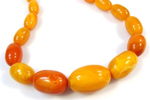 L GA270716 Ot 3240 £2800 Various mustard coloured amber beads [417823]