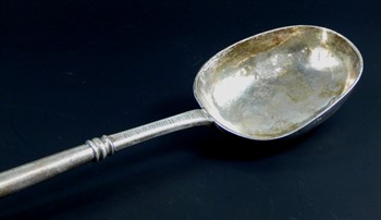 Thumbnail _lot 28 A George I silver canon handled basting spoon