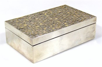 Thumbnail _lot 1065 An Elizabeth II silver cigarette box, by Stuart Devlin