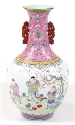 Thumbnail _lot 1943 A 20thC Chinese porcelain vase