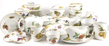 lot 131 A quantity of Royal Worcester Evesham pattern dinner ware