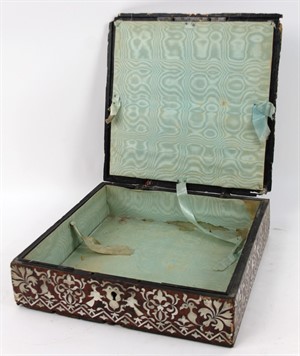 Thumbnail _lot 84-2 An antique Anglo Indian box inside view